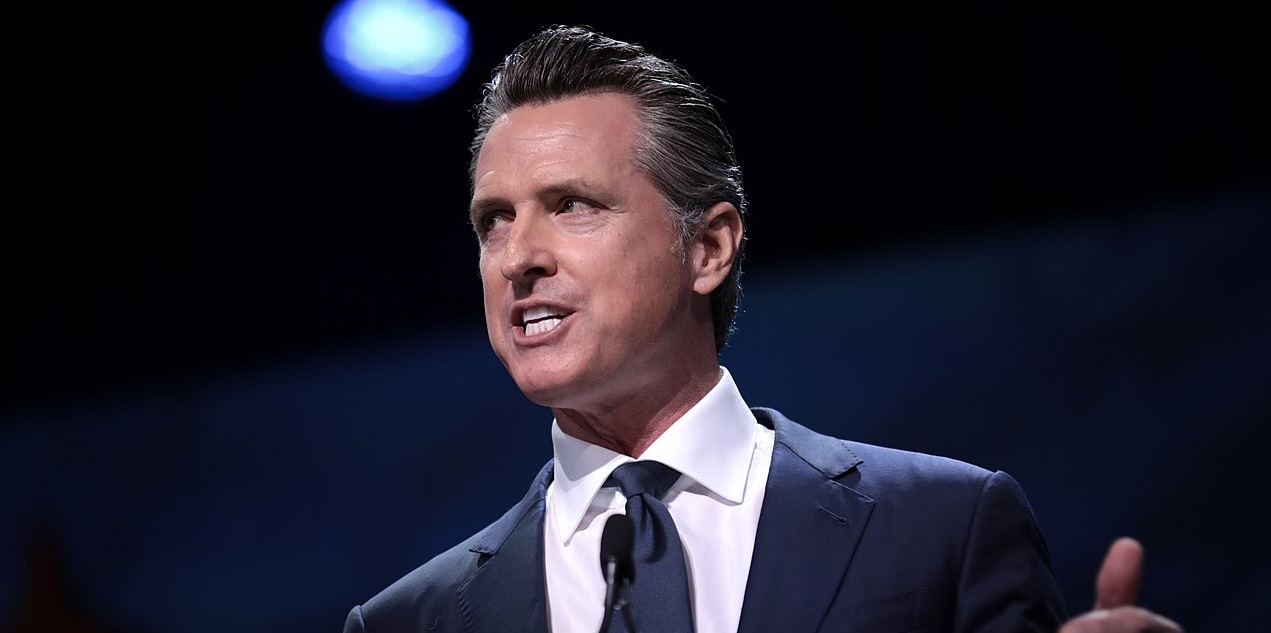 El gobernador de California oculta datos del negocio “turbio” con el régimen chino por mil millones de dólares