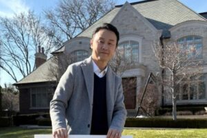 Beijing intensifica su represión transnacional: familiares del excandidato canadiense Joe Tay detenidos en Hong Kong tras reunión de Carney con Trump