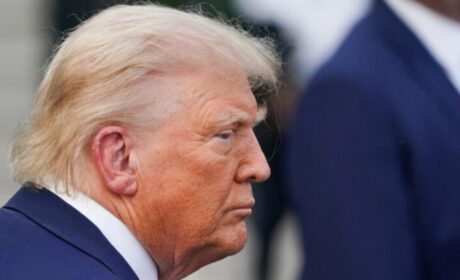 «Tengo que pasar por un infierno para que se aprueben las cosas»: Trump responde ante las protestas ‘Sin Reyes’